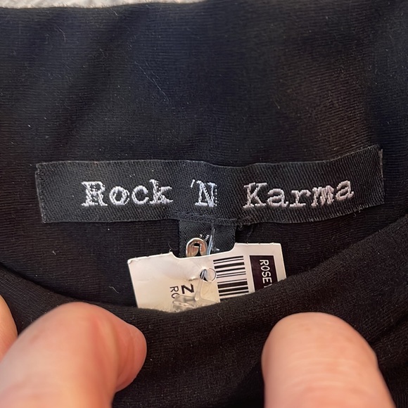 Rock ‘N Karma XL black ZigZag skirt. Stretch waist. Slits on both sides. Zippers - Picture 6 of 11